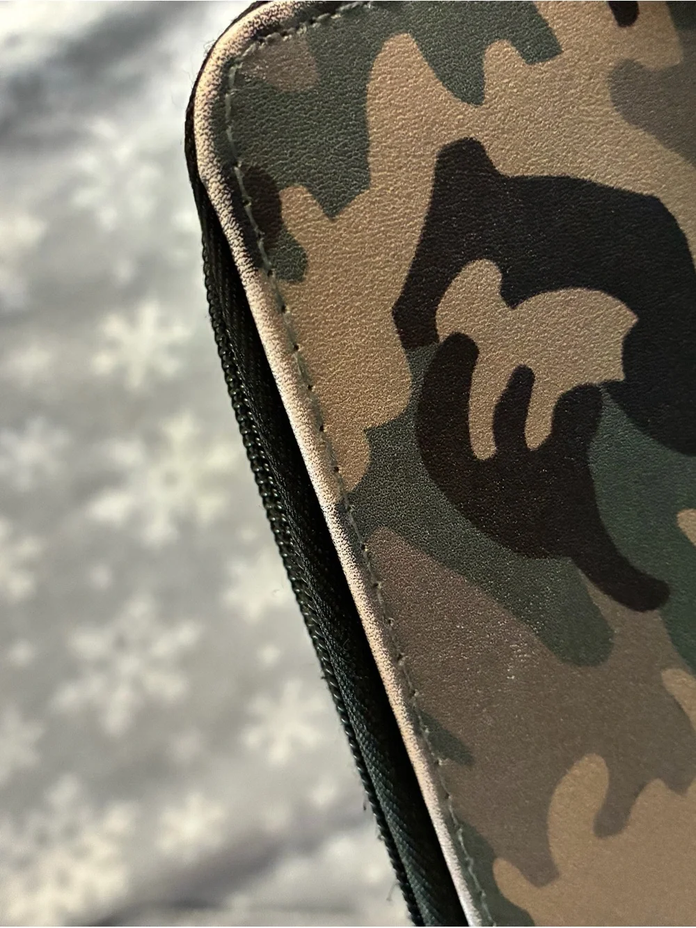 Source Unknown Green and Tan Camouflage Crossbody Wallet with Gold Medallion
